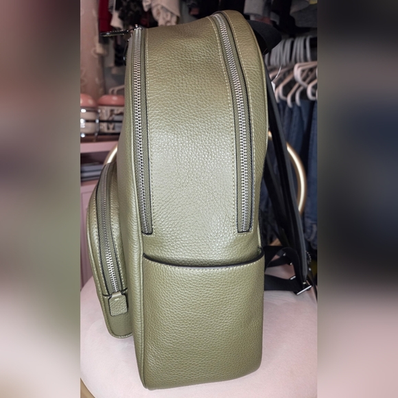 coach green leather backpack The Originals Glovetanned Turnlock : Clothing, Shoes & Jewelry Refined pebble leather Inside zip and multifunction pockets Double zip closure fabric lining Handle with 2 1/4 drop Outside zip pocket Adjustable shoulder straps 10 3/4 (L) x 12 1/2 (H) x 4 3/4 (W) Style No. Hitch Backpack